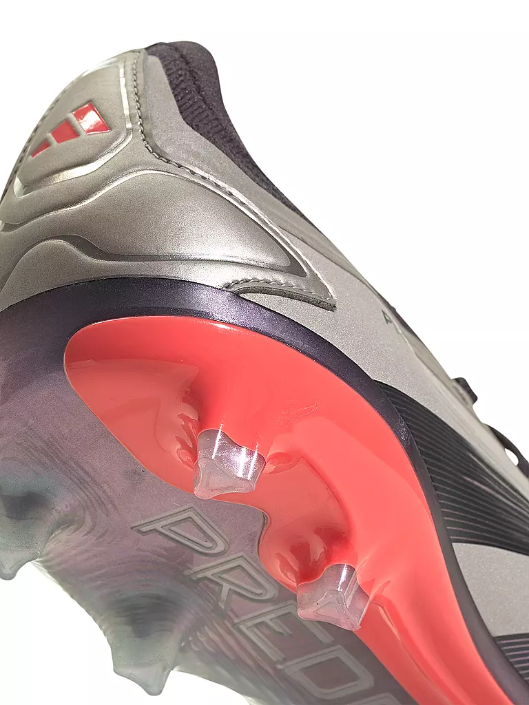 ADIDAS | Chaussures de football à crampons Predator Pro pour hommes |