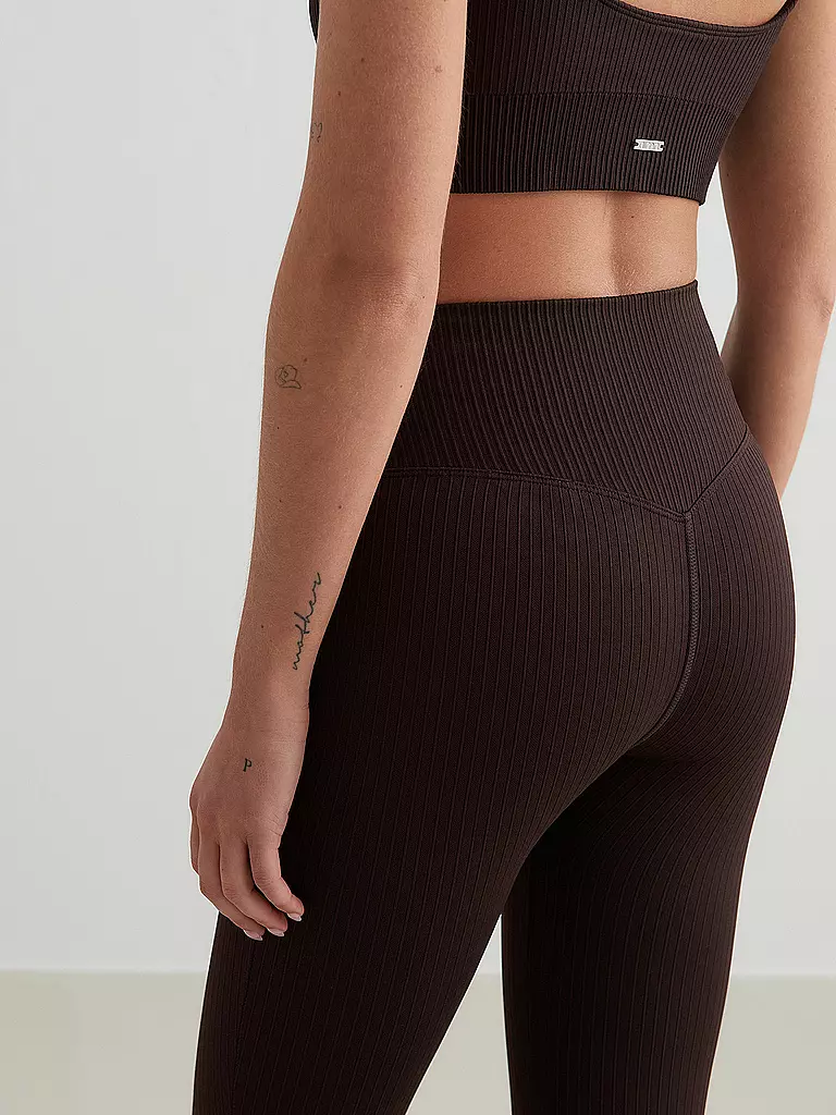 AIM'N | Soutien-gorge de sport côtelé sans coutures à maintien moyen pour femmes |