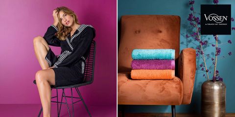 Une femme en peignoir noir et blanc est assise sur une chaise devant un fond rose. À côté d'elle se trouve une chaise couleur rouille avec trois serviettes en bleu, orange et violet. À côté de la chaise se trouve un vase métallique avec des fleurs violettes et un logo Vossen devant un mur bleu.