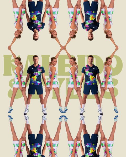 Un homme portant un t-shirt de sport coloré et vif se tient là, les bras croisés. En arrière-plan, on aperçoit des formes abstraites en bleu et violet, sur lesquelles on peut lire clairement les mots « BIDI BADU IN DA HOUSE ». Le logo Bidi Badu est visible dans le coin supérieur gauche.