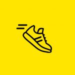 Abbildung eines Turnschuhs mit Bewegungslinien auf gelbem Hintergrund, die Geschwindigkeit oder Bewegung anzeigen. Das Design ist einfach mit einem dunklen Umriss, was einen dynamischen Eindruck vermittelt.