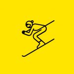 Symbol einer Person, die in geduckter Haltung Ski fährt, dargestellt mit einfachen schwarzen Linien. Der Skifahrer trägt einen Helm und der Hintergrund ist leuchtend gelb.
