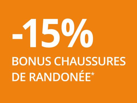 En gras blanc sur fond orange, on peut lire « -15% BONUS CHAUSSURES DE RANDONNÉE* », ce qui indique une réduction de 15% sur les chaussures de randonnée.