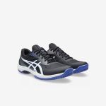 Ein Paar schwarzer und grauer Turnschuhe mit weißen Akzenten und blauen Sohlen, dargestellt auf einem schlichten weißen Hintergrund.