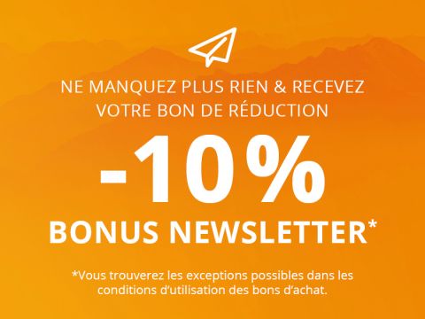 Fond orange avec des montagnes, une icône d'avion en papier et un texte offrant une réduction de 10 % pour l'inscription à la newsletter. Les petits caractères indiquent d'éventuelles exceptions dans les conditions d'utilisation du coupon.