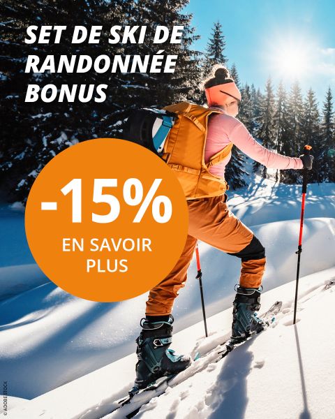 Une femme fait du ski de randonnée en montée dans des montagnes enneigées. Texte : « Ensemble de ski de randonnée bonus, -15 %, en savoir plus. »