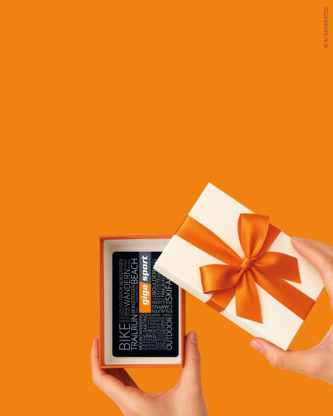 Les mains ouvrent une boîte cadeau avec un ruban orange, révélant une carte de sport à 360° sur un fond orange vif.