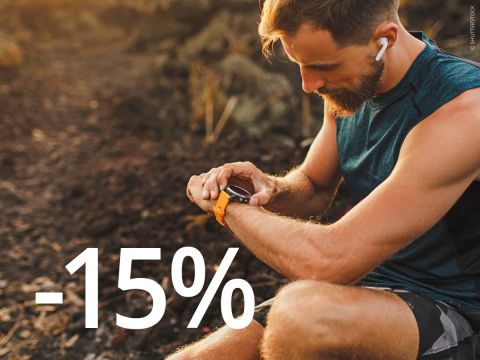 Fond orange avec texte blanc en gras indiquant « -15% BONUS MONTRE DE SPORT* ». Le texte annonce une prime de réduction de 15 % sur les montres de sport.