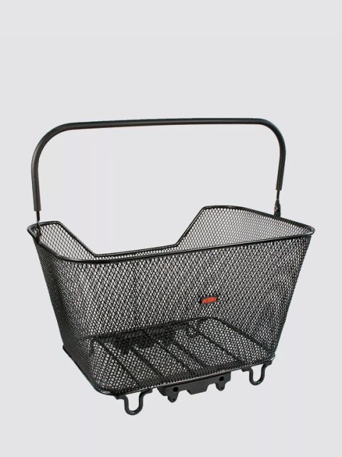 Panier de vélo noir en fil métallique avec une poignée conçue pour transporter des objets, présenté devant un fond gris clair uni.