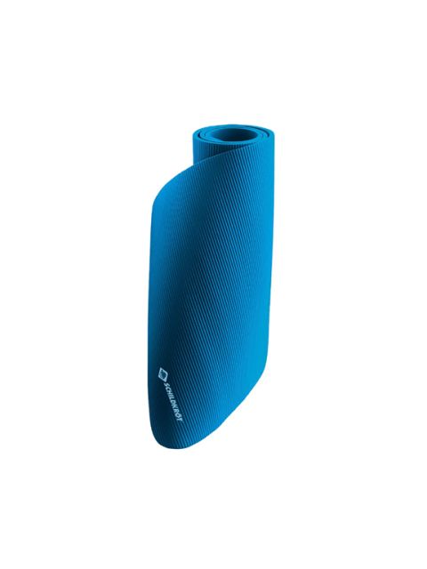 Un tapis de yoga ou d'exercice bleu enroulé avec une surface texturée, debout verticalement sur un fond blanc.