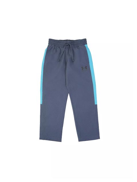 Pantalon de jogging gris foncé avec taille élastique, bandes latérales bleues et cordon de serrage, avec le logo Under Armour sur le côté gauche.