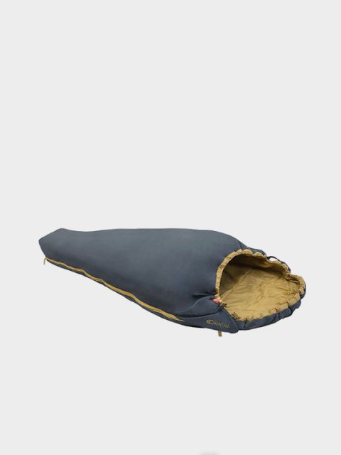 Sur un fond gris clair, on voit un sac de couchage momie foncé avec un intérieur marron clair. En haut, on peut lire le mot « SACS DE COUCHAGE » en lettres blanches et grasses.