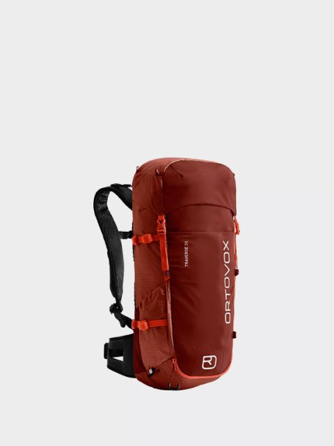 Sur un fond gris clair, on voit un sac à dos de randonnée vert et noir avec plusieurs sangles et compartiments. Au-dessus du sac à dos, on peut lire le texte « SACS À DOS DE RANDONNÉE » en lettres blanches grasses.