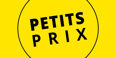 Texte noir "PETITS PRIX" en majuscules à l'intérieur d'un cercle noir sur fond jaune vif.