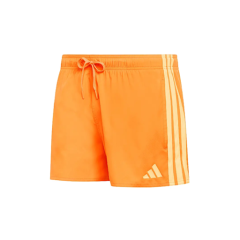 Short de sport orange vif avec cordon de serrage à la taille, logo Adidas blanc et trois bandes blanches sur le côté, présenté sur fond blanc.