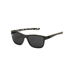 Lunettes de soleil rectangulaires noires avec des verres foncés et un motif blanc et noir sur les branches intérieures, représentées sur un fond blanc et circulaire.
