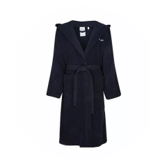 Un peignoir bleu marine avec capuche, une ceinture et deux poches sur le devant sur fond blanc uni.