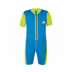 Combinaison de plongée à manches courtes et jambes courtes en bleu avec des côtés et des manches vert néon, une fermeture éclair frontale et un petit logo sur la poitrine.