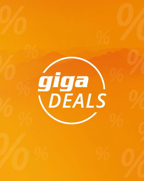 Fond orange avec de faibles signes de pourcentage. Le cercle blanc au centre contient le texte en gras "giga DEALS".