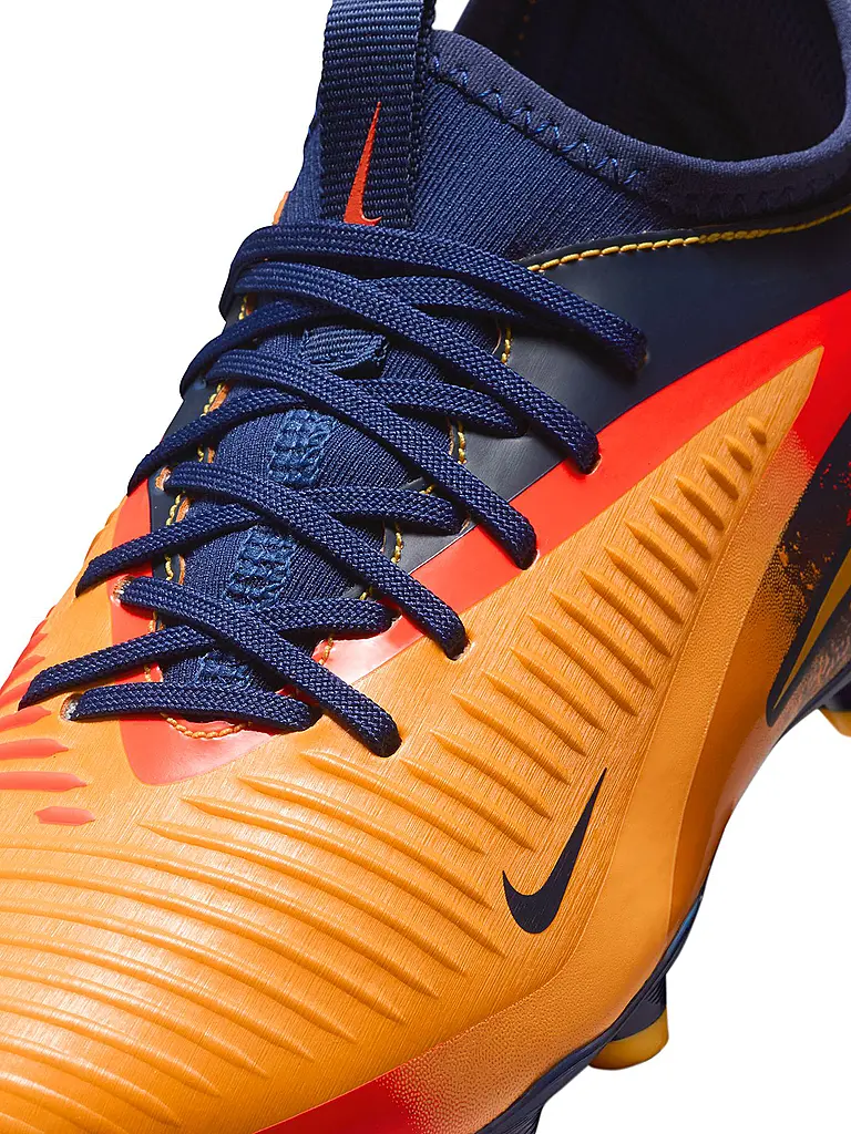 NIKE | Chaussures de football pour enfants Phantom 6 Low Academy Erling Haaland |