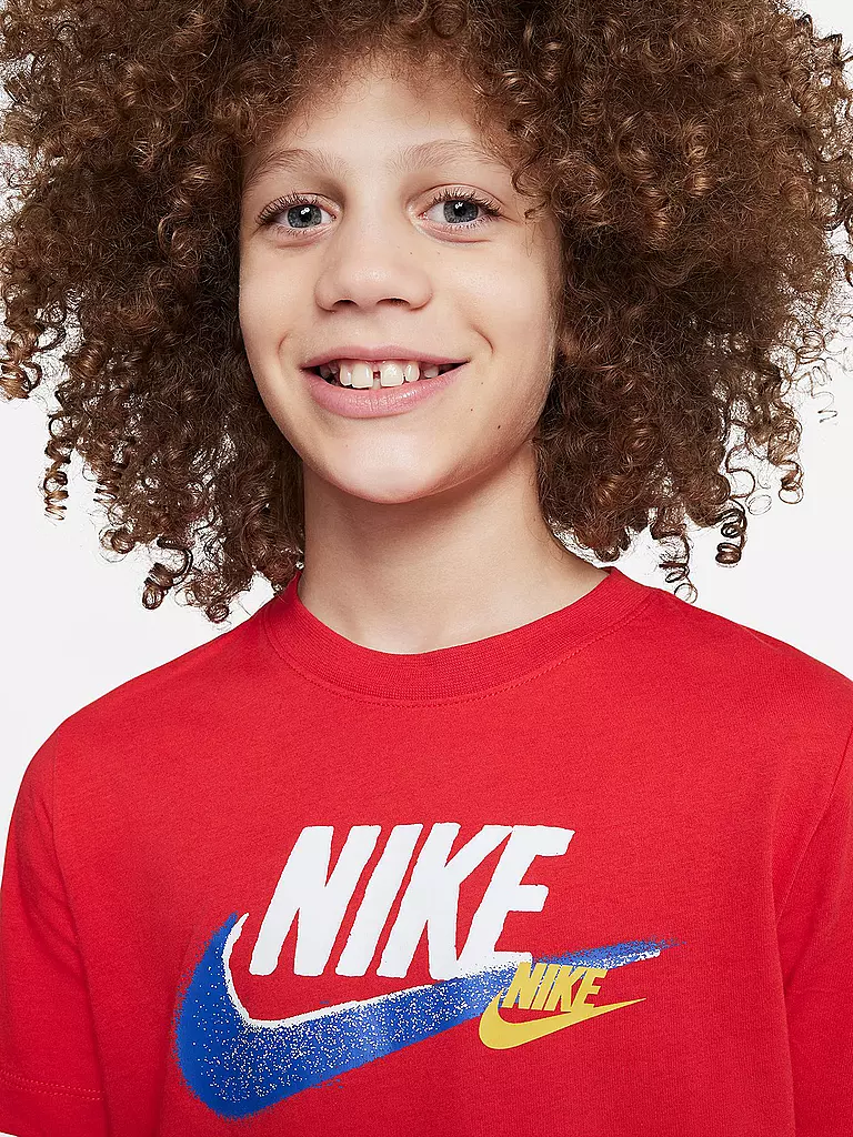 NIKE | Jungen T-Shirt Sportswear Standard Issue | Rouge