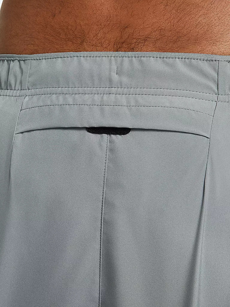 NIKE | Short de course Challenger 5 pouces pour homme | Gris clair