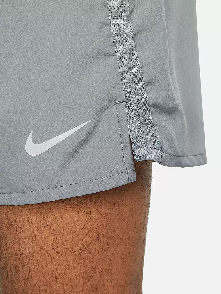 NIKE | Short de course Challenger 5 pouces pour homme | Gris clair