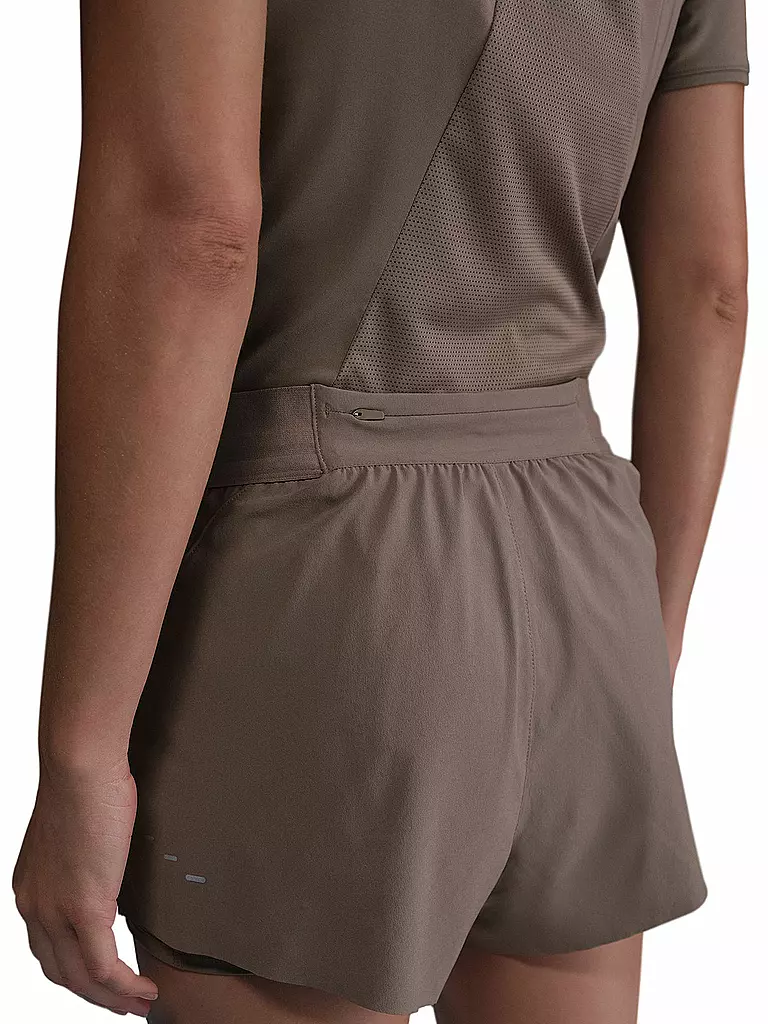 NIKE | Short de course Swift pour femme | Marron
