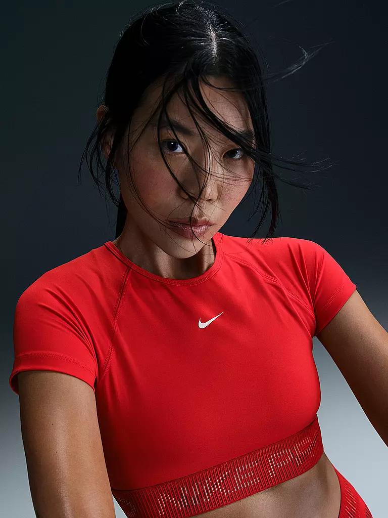 NIKE | T-shirt de fitness court Pro pour femmes |