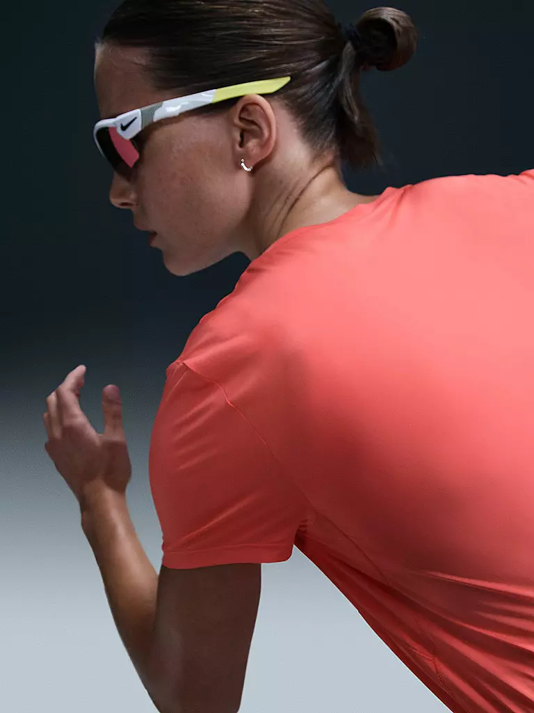 NIKE | T-shirt de running femme One Swoosh |