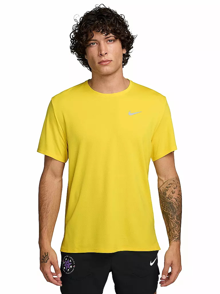 NIKE | T-shirt de running pour homme Dri-FIT UV Miler | Jaune