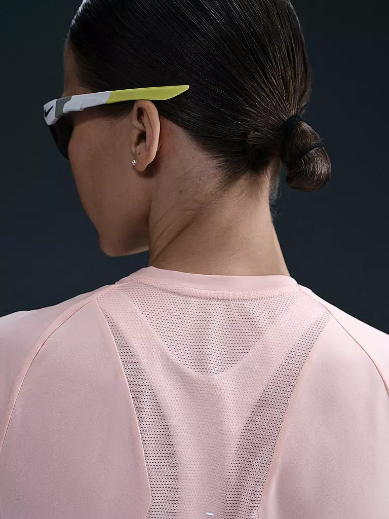 NIKE | T-shirt de running Swift pour femme |