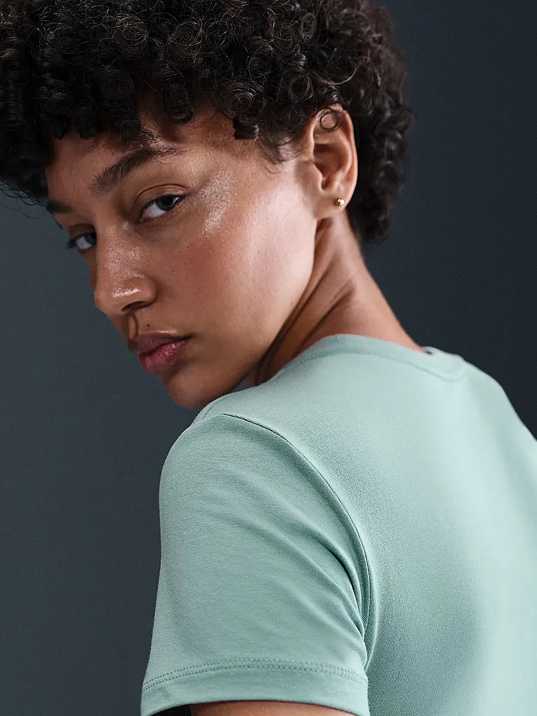 NIKE | T-shirt Femme Sportswear Chill Knit |