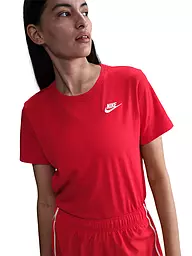 NIKE | T-shirt Femme Sportswear Club Essentials | Rouge