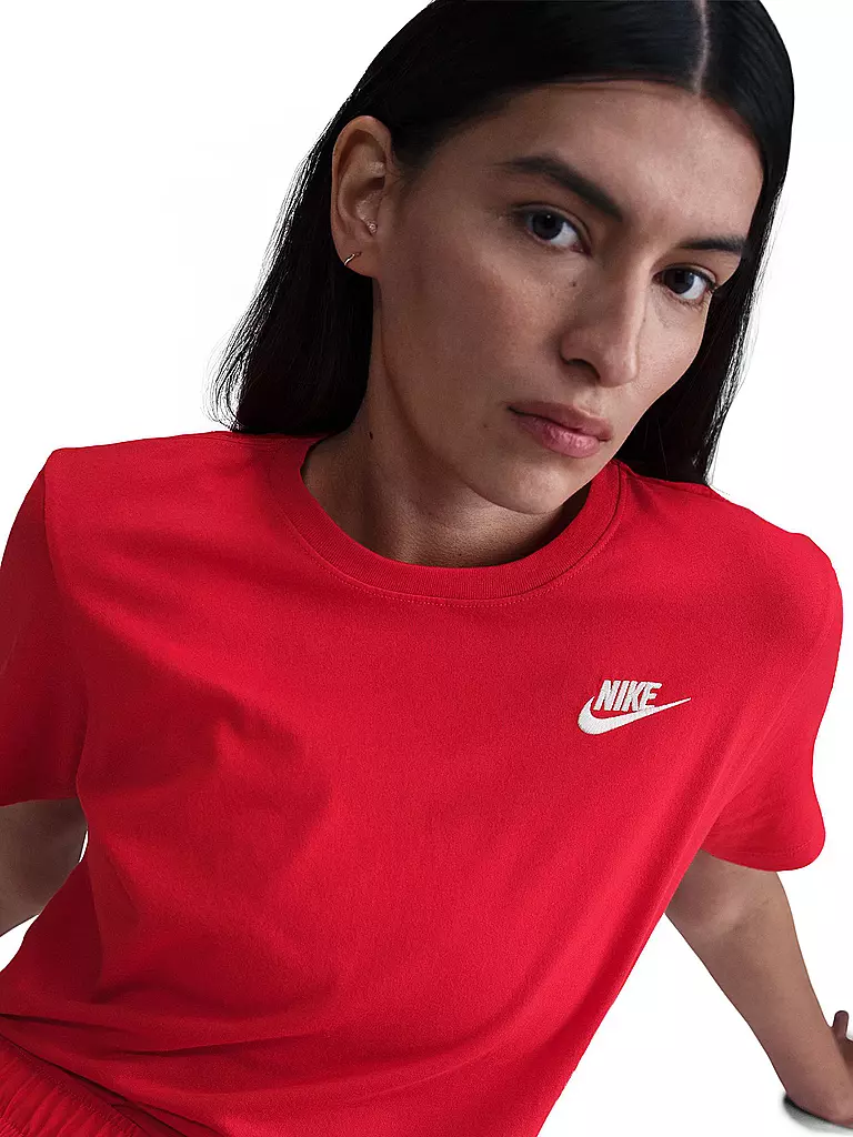 NIKE | T-shirt Femme Sportswear Club Essentials |