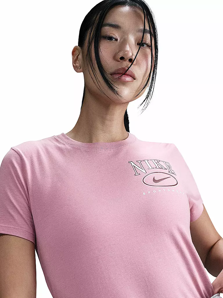 NIKE | T-shirt Femme Sportswear Club |