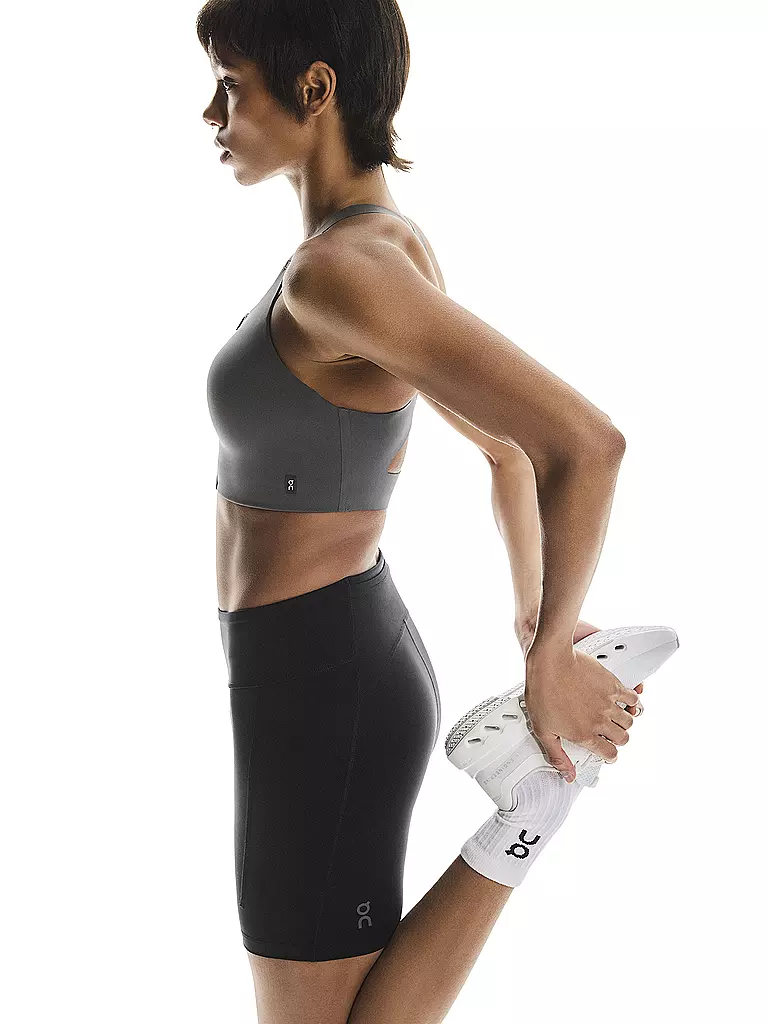 ON | Short de course Performance Femme |