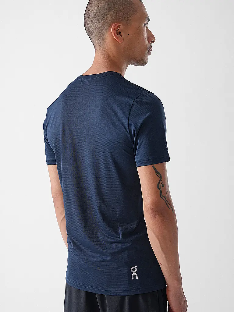 ON | T-shirt de course Core-T pour hommes | Bleu foncé