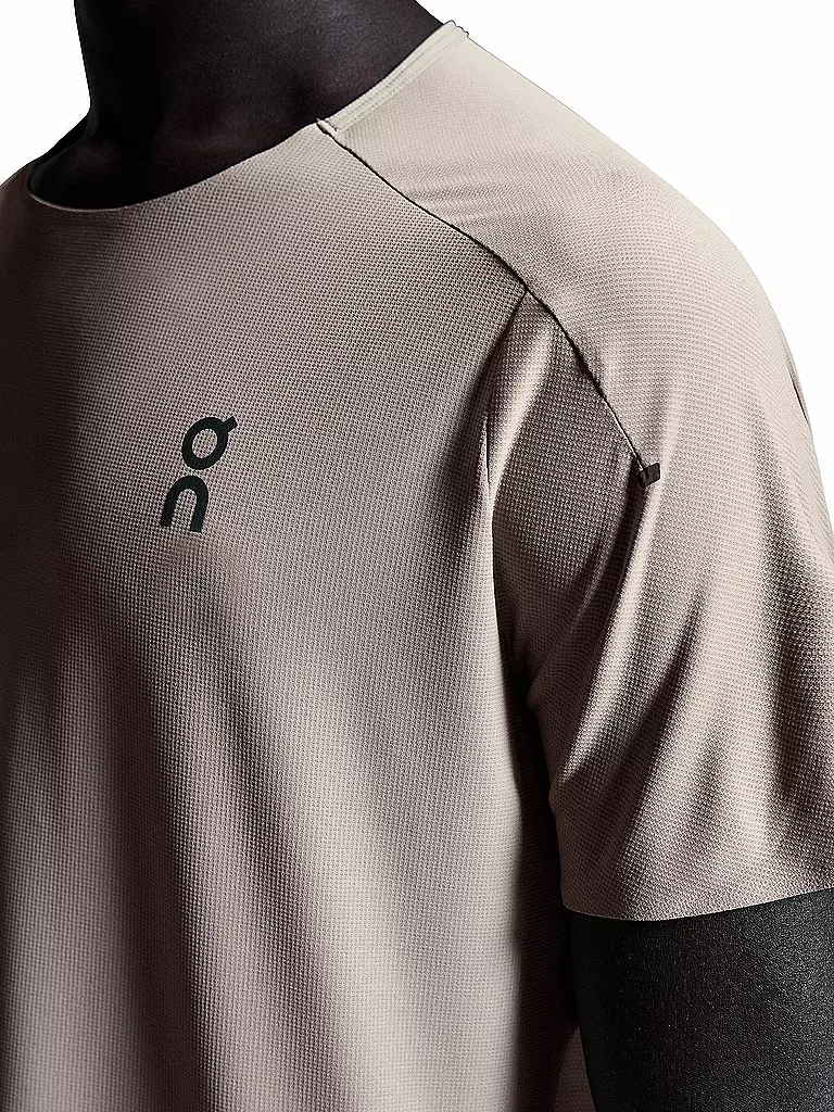 ON | T-shirt de course Performance pour hommes | Camel